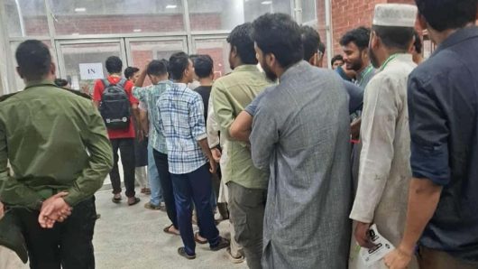 জাকসু নির্বাচন, বেলা বাড়ার সঙ্গে বাড়ছে ভোটারদের উপস্থিতি