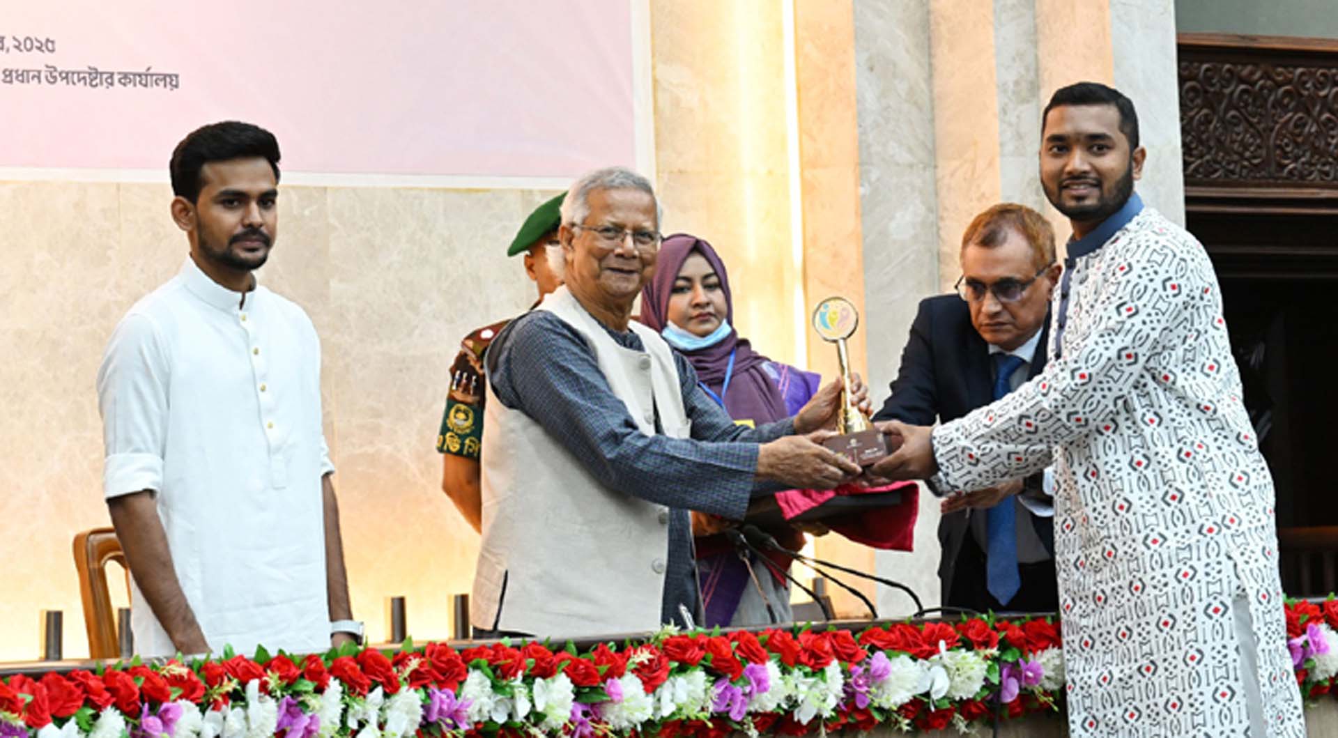 তরুণরা সক্রিয় থাকলে কোনো সমস্যাই অমীমাংসিত থাকবে না: ড. ইউনূস