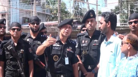 বরিশালে পূজা মন্ডপ পরিদর্শন র‍্যাবের