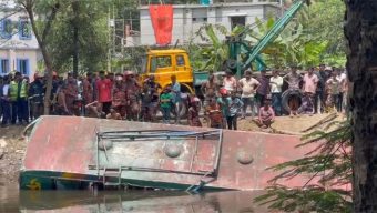 যাত্রীবাহী বাস নিয়ন্ত্রণ হারিয়ে খালে, নিহত ৫