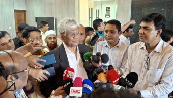 পুলিশের জন্য ৪০ হাজার বডি ক্যামেরা আনা হবে: অর্থ উপদেষ্টা