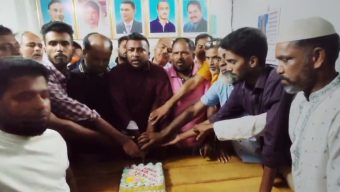 চরকাউয়ায় এ্যাডঃ মজিবুর রহমান সরোয়ালের জন্মদিনে দোয়া ও কেক কাটেন সাইফুল ইসলাম সুজন