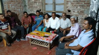 অসুস্থ সাবেক যুবদল নেতা সবুজ ফকিরকে দেখতে গেলেন বিএনপির নেতা এ্যাডঃ কাজী মোকলেচুর রহমান