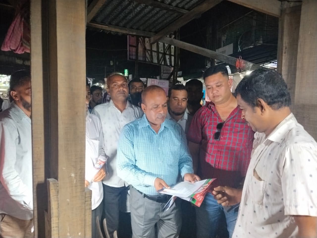 বরিশাল সদর উপজেলার কাশিপুরে বিএনপি’র ৩১ দফা লিফলেট বিতরণ