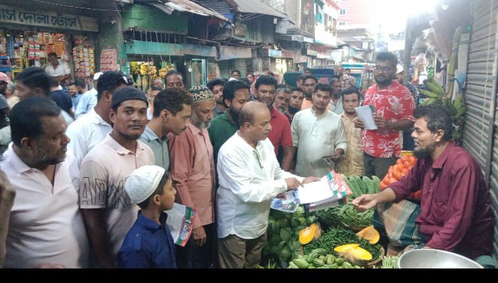 বরিশালে রাষ্ট্রকাঠামো মেরামতের ৩১ দফা বাস্তবায়নে গণসংযোগে এ্যাড. আবুল কালাম শাহীন