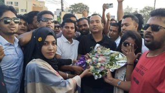 বরিশালে কেন্দ্রীয় সভাপতি রাকিবুল ইসলাম রাকিবকে ফুলেল শুভেচ্ছা