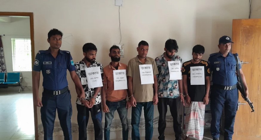 ঢাকা-বরিশাল মহাসড়কে ১৩ ডাকাত গ্রেপ্তার