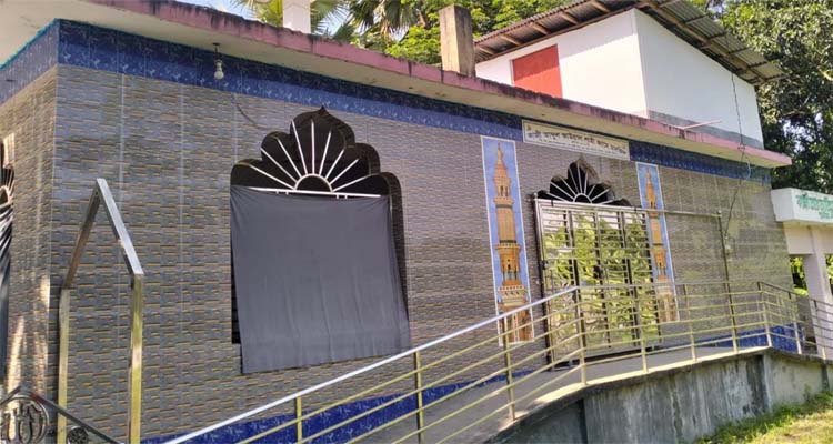 বরিশালে আজানের মাঝেই ইমামের কক্ষ থেকে টাকা চুরি