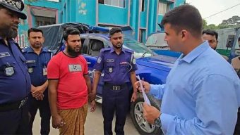 কুয়াকাটায় গভীর রাতে পর্যটকের কক্ষে গিয়ে ভিডিও ধারণ
