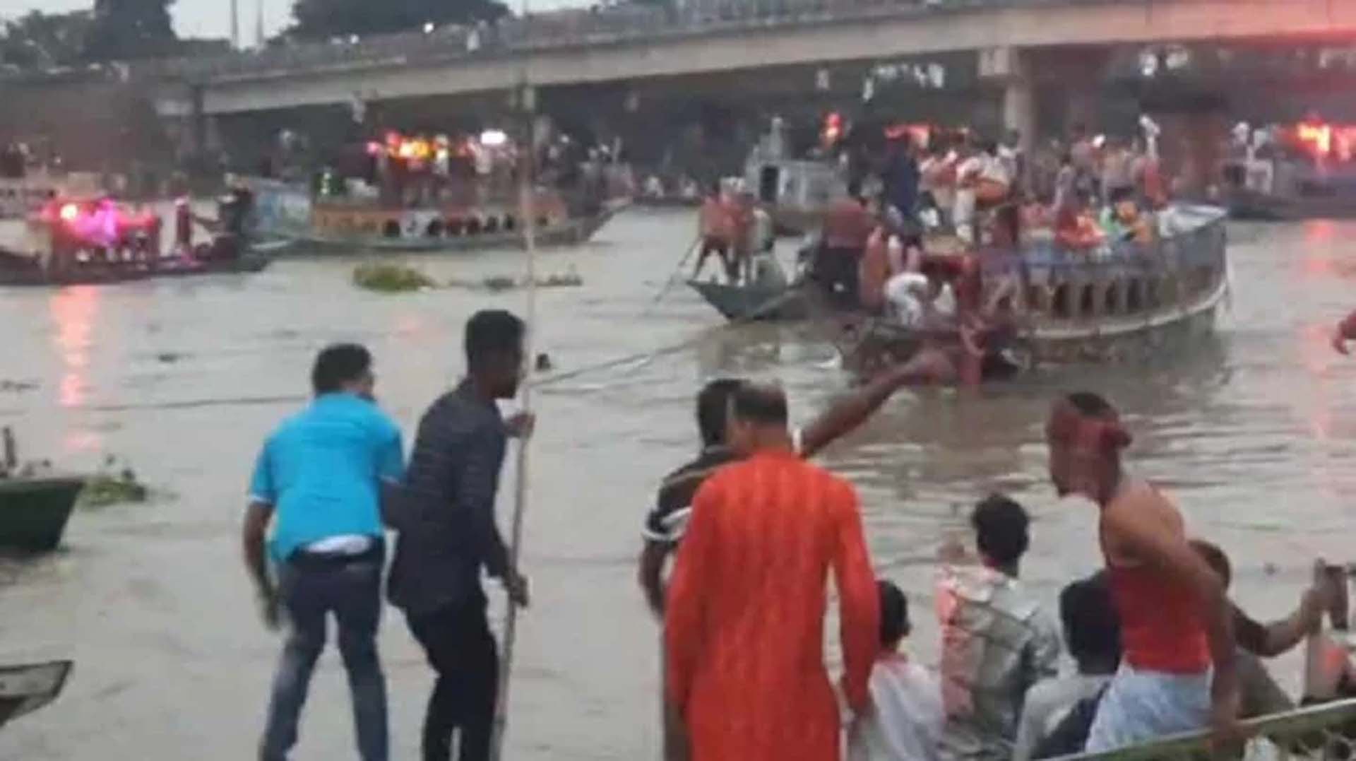 বিজয়া দশমীতে ডুবে গেল নৌকা, দুই শিশু নিখোঁজ