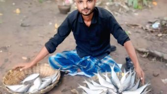 নিষেধাজ্ঞা সত্ত্বেও বাকেরগঞ্জে প্রকাশ্যে বিক্রি হচ্ছে ইলিশ