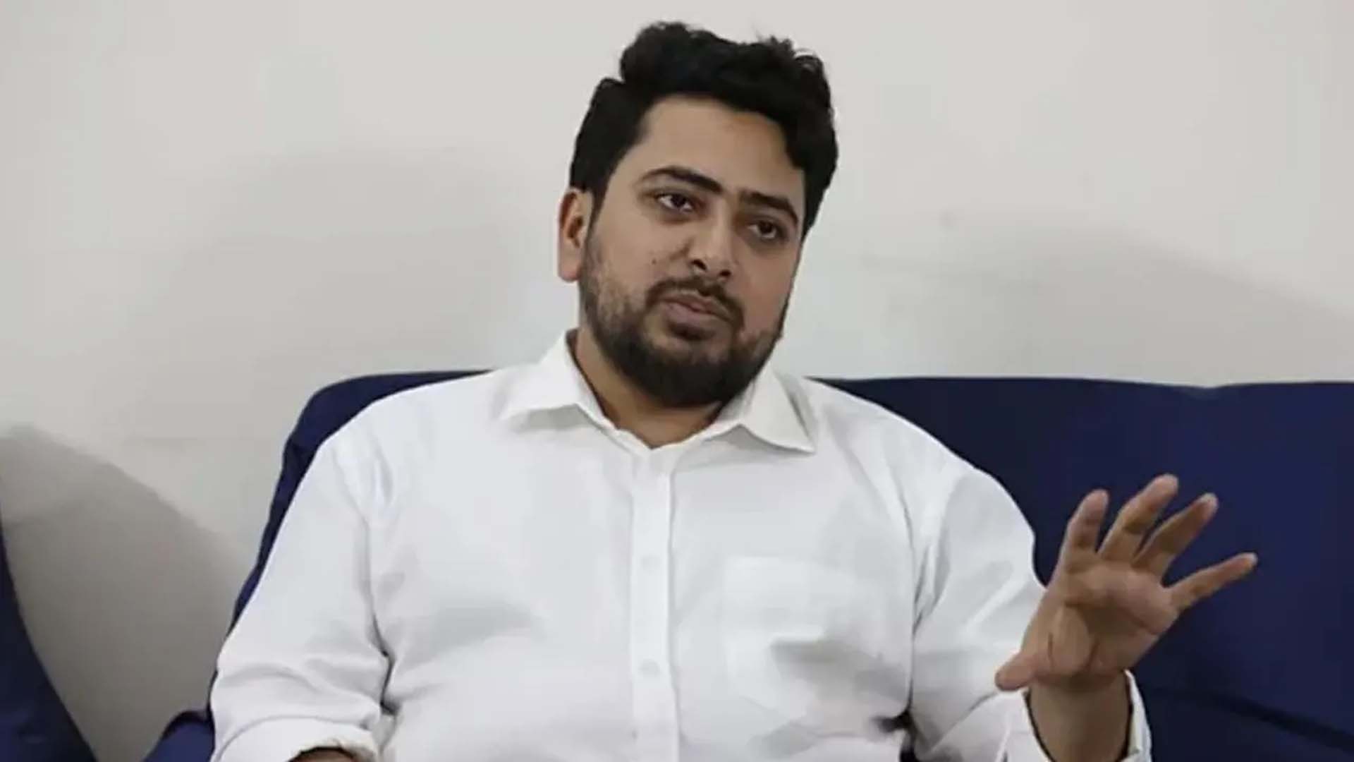 জাতীয় ঐক্যের নামে জাতির সঙ্গে প্রতারণা করা হচ্ছে : নাহিদ