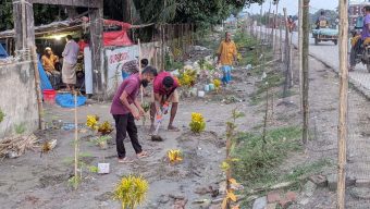 কুয়াকাটায় সড়কের পাশের অবৈধ স্থাপনা উচ্ছেদ, সবুজায়নের উদ্যোগ