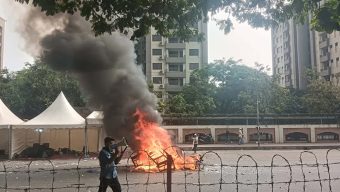 জুলাই যোদ্ধাদের সঙ্গে পুলিশের সংঘর্ষ, সাউন্ড গ্রেনেড নিক্ষেপ