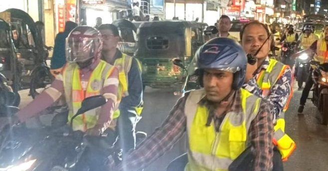 বরিশালে রাতজুড়ে পুলিশের মহড়া