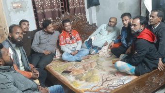 বরিশাল সদর উপজেলা তাঁতীদলের নবগঠিত আহবায়ক রাজীব খানের পিতার শারীরিক খোঁজখবর নিতে নেতৃবৃন্দের উপস্থিতি