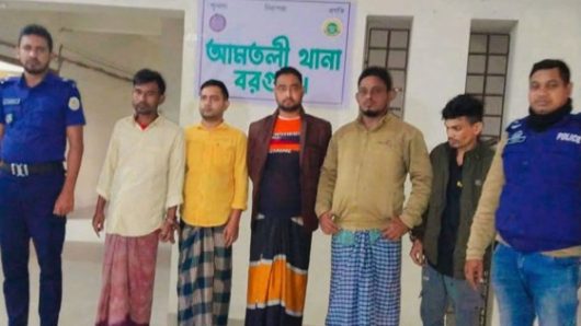 আমতলীতে দুর্বৃত্ত্বদের দেয়া আগুনে পুড়ে গেলে বাস মালিকের স্বপ্ন