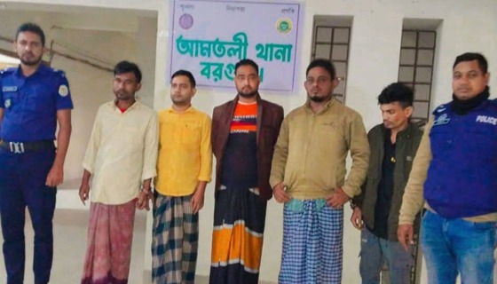 আমতলীতে দুর্বৃত্ত্বদের দেয়া আগুনে পুড়ে গেলে বাস মালিকের স্বপ্ন