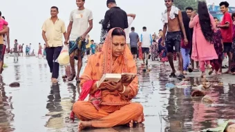 কুয়াকাটায় রাস উৎসব, গঙ্গাস্নানে মত্ত হাজারো পুণ্যার্থী