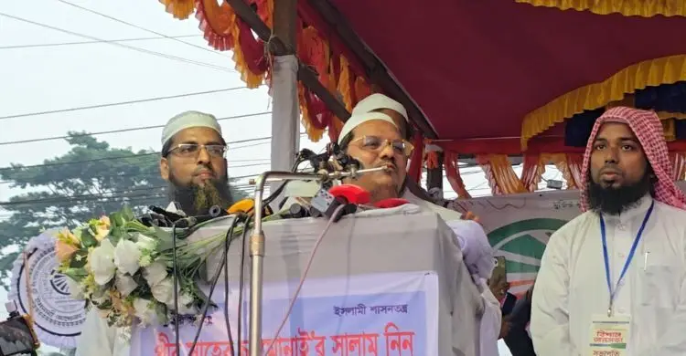 ক্ষমতায় বসে যারা টাকা পাচার করে, তাদের সমুদ্রে নিক্ষেপ করতে হবে : চরমোনাই পীর