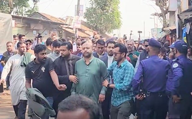 নিজ এলাকায় তোপের মুখে ব্যারিস্টার ফুয়াদ, ‘ভুয়া ভুয়া’ স্লোগানে উত্তপ্ত পরিস্থিতি