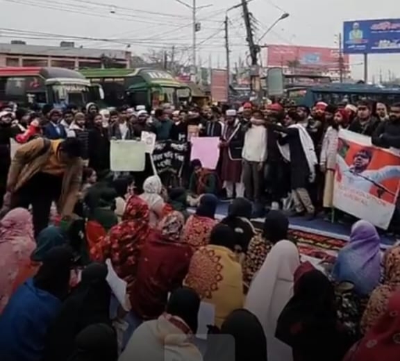 হাদি হত্যার বিচার দাবিতে বরিশালে দ্বিতীয় দিনের মতো বিক্ষোভ