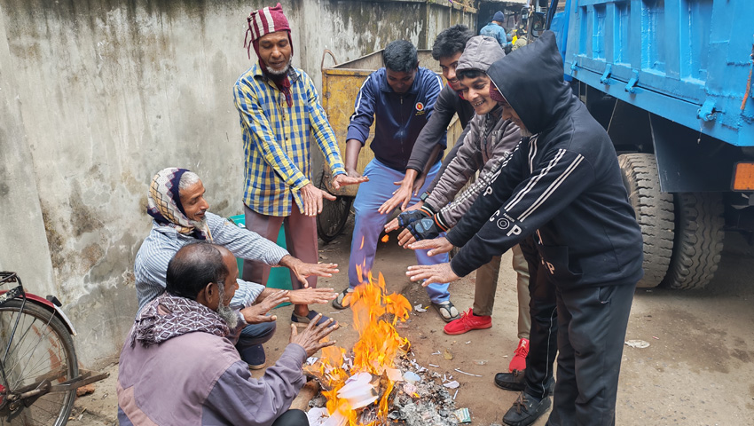 বরিশালে কনকনে ঠান্ডা আর হিমেল বাতাসে দিশেহারা শ্রমজীবী মানুষ
