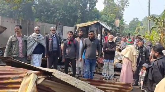 চরকাউয়ায় ভয়াবহ অগ্নিকাণ্ডে দোকান পুড়ে ছাই