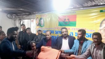 বরিশাল মহানগর কাশিপুরে শীতার্তদের মাঝে কম্বল বিতরণ- এ্যাডঃ আবুল কালাম শাহীন