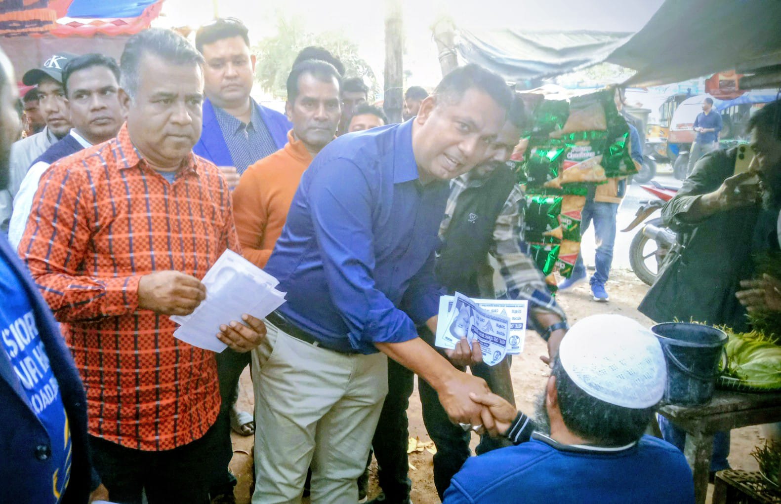 বরিশাল সদর চরকাউয়ায় ধানের শীষের পক্ষে গণসংযোগ ও লিফলেট বিতরণ করেন- মাসুদ হাসান মামুন
