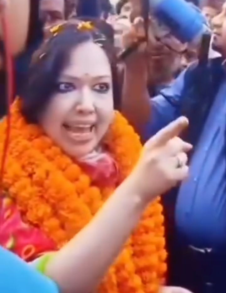 ম্যাজিস্ট্রেটকে ‘লাস্ট ওয়ার্নিং’, রুমিন ফারহানার উঠান বৈঠক ভেঙে দিল প্রশাসন