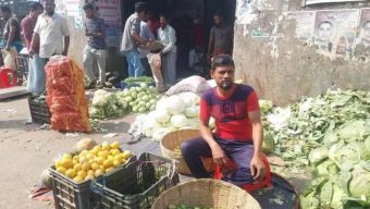 বরিশালে কমেছে কাঁচামরিচ-পেঁয়াজের দাম