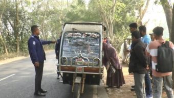 ঢাকা-বরিশাল মহাসড়কে ১২ ইজিবাইক জব্দ