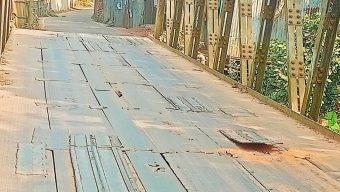 কাউখালী-স্বরূপকাঠি সড়কের বেইলি ব্রিজ এখন মরণফাঁদ