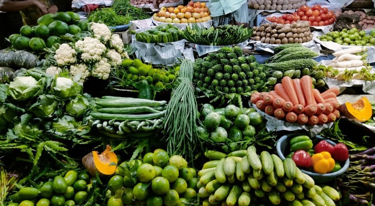 শীত শেষ না হতেই সবজির বাজারে উত্তাপ