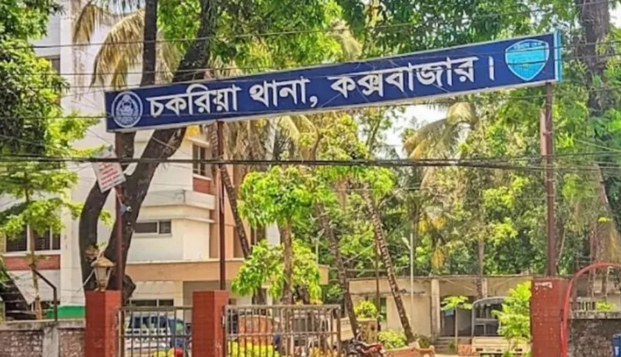 থানার সামনে এসে ‘জয় বাংলা’ স্লোগান, তরুণদের পেছনে ছুটলো ওসি
