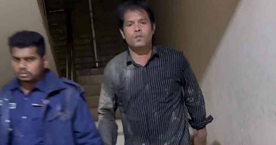 সেনাবাহিনীকে দেখে মাছের ঘেরে লাফ, তবুও রক্ষা পেলেন না আ.লীগ নেতা