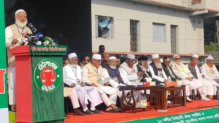 একদিকে গায়ে হাত, অন্যদিকে ফ্যামিলি কার্ড চলবে না : জামায়াত আমির