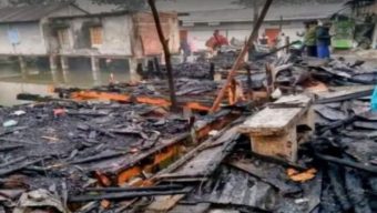বাকেরগঞ্জে ভয়াবহ অগ্নিকান্ডে ছয়টি দোকান পুড়ে ছাই