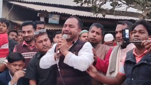 পথসভায় কেঁদেকেটে মাটিতে লুটিয়ে পড়ে ভোট চাইলেন যুবদল নেতা, পেলেন শোকজ