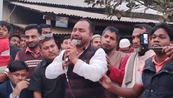 পথসভায় কেঁদেকেটে মাটিতে লুটিয়ে পড়ে ভোট চাইলেন যুবদল নেতা, পেলেন শোকজ