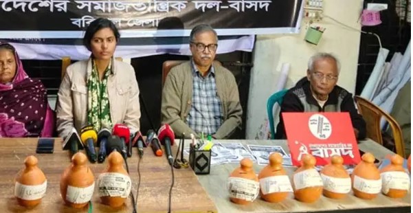 মাটির ব্যাংকে টাকা জমিয়ে নির্বাচন