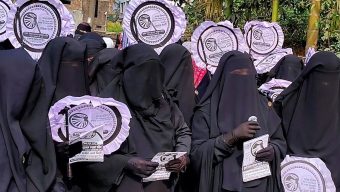 হাতপাখার পক্ষে প্রচারণায় মাঠে নারী কর্মীরা