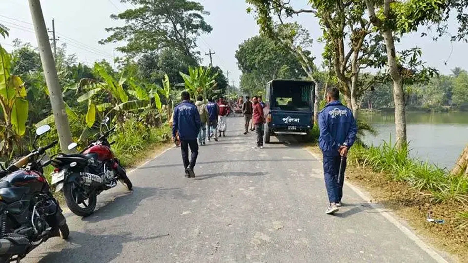 পুকুর দখল নিয়ে দু’পক্ষের দ্বন্দ্ব, মসজিদের মাইকে হামলার ঘোষণা