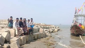 ভোলার মেঘনায় ডাকাত আতঙ্ক, মুক্তিপণ-হামলার ভয়ে নদী ছাড়ছেন জেলেরা