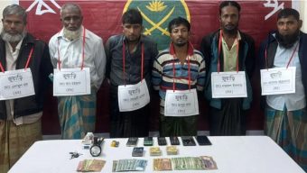 বানারীপাড়ায় সেনা অভিযানে ৬ জুয়ারী আটক