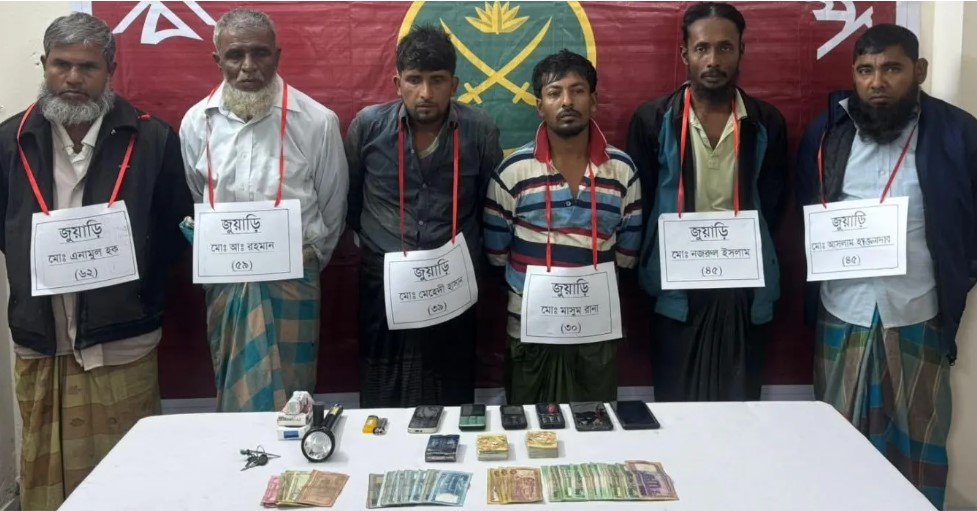 বানারীপাড়ায় সেনা অভিযানে ৬ জুয়ারী আটক