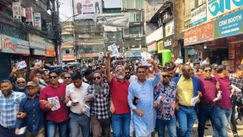 বরিশাল সদর–৫ আসনে ধানের শীষের প্রার্থী মজিবর রহমান সরোয়ারের পক্ষে গণসংযোগ করেন মাসুদ হাসান মামুন