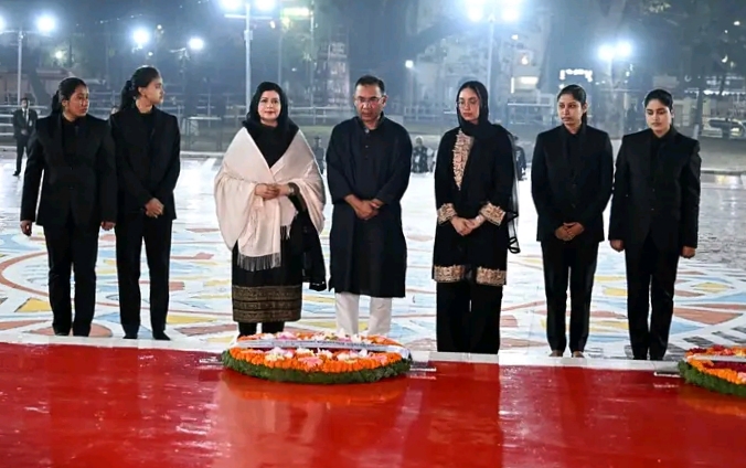 একুশের প্রথম প্রহরে ভাষা শহীদের প্রতি বাংলাদেশের প্রধানমন্ত্রী তারেক রহমানের সাথে স্ত্রী ও জাইমা রহমান-শ্রদ্ধা নিবেদন।