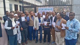 বিসিসির কর্মচারীদের অবস্থান কর্মসূচি